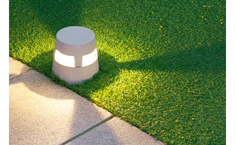 Entretien Simplifié : Préservez la Beauté de Votre Gazon Synthétique